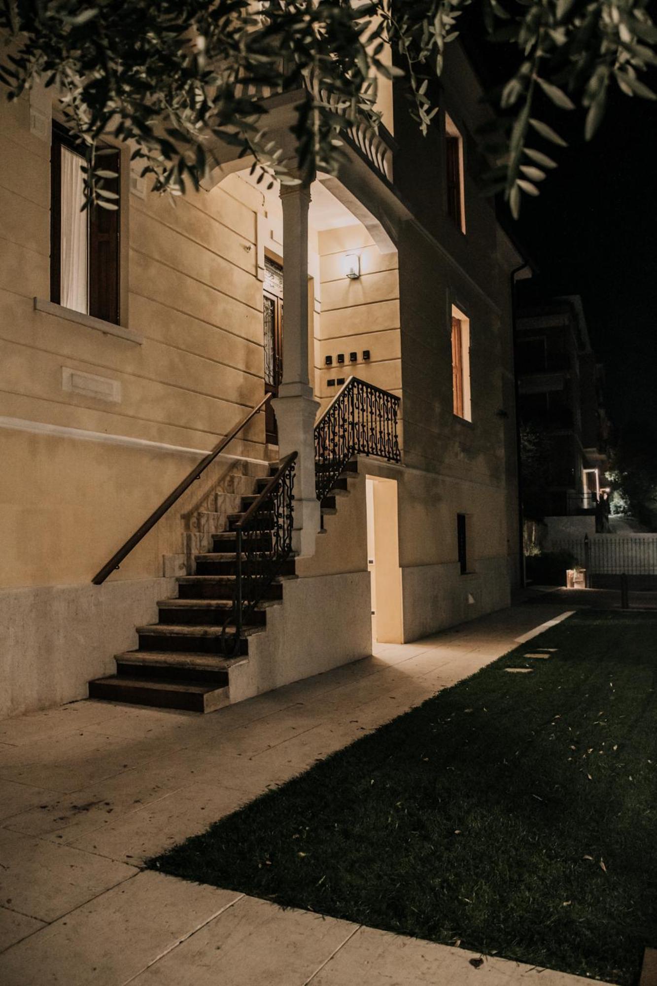Naboo Verona Luxury Suites Bagian luar foto